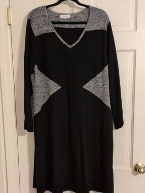 Coldwater Creek Black and Gray V‑Neck Long Sleeve Dress